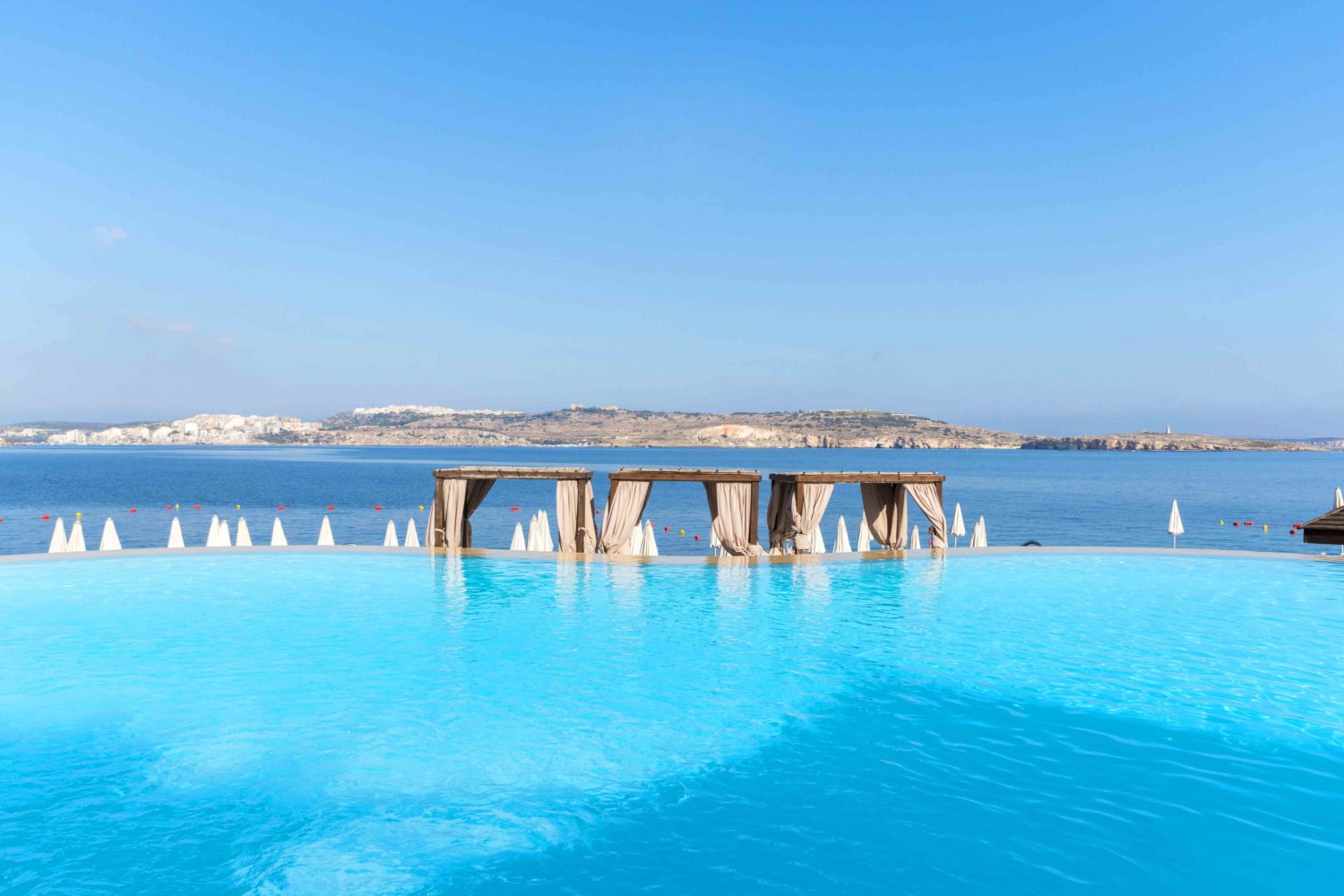 Dolmen hotel Malte infinity piscine